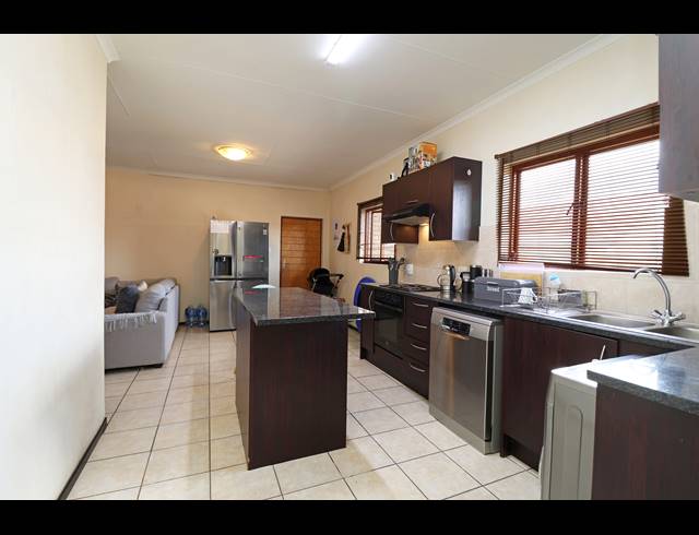 2 BEDROOM APARTMENT FOR SALE IN RANDPARK RIDGE